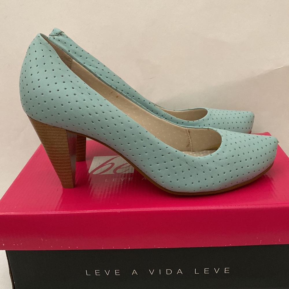 NIB Vida Leve BeSoft Light Blue Leather Heels Made in Brazil - Size (39) US 7